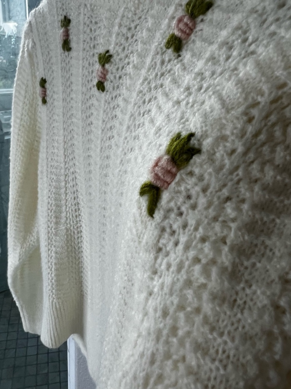 Women’s Small Astr Wool Cream Colored Floral Cropped Sweater - Picture 4 of 15